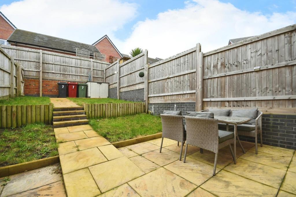 REAR GARDEN 02.jpg