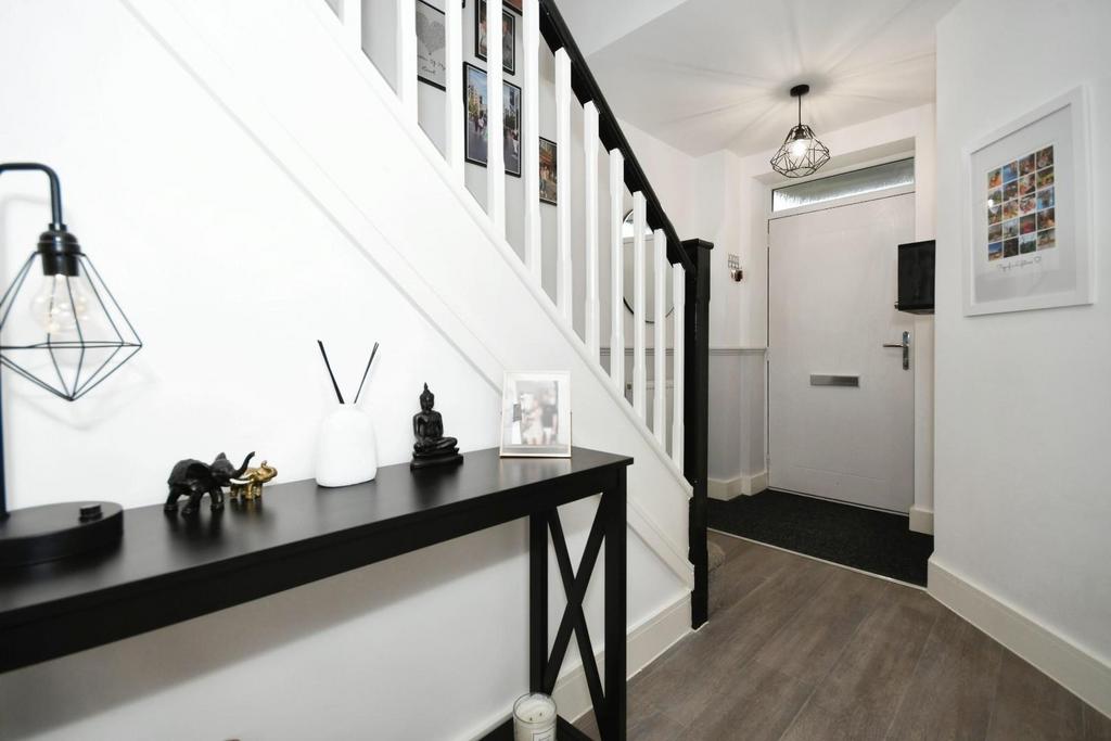 ENTRANCE HALL.jpg