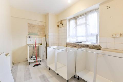 2 bedroom flat for sale, Deepdene Gardens, Brixton Hill, London, SW2