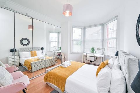 2 bedroom flat to rent, Melrose Avenue, Willesden, London, NW2