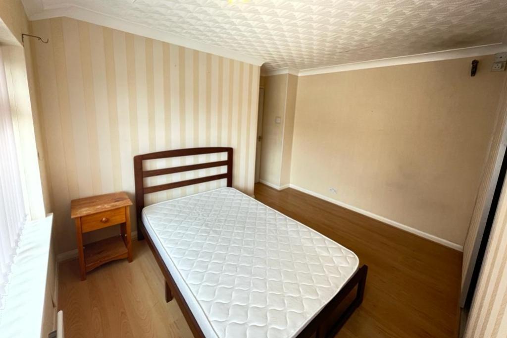 Bedroom 2 (2)