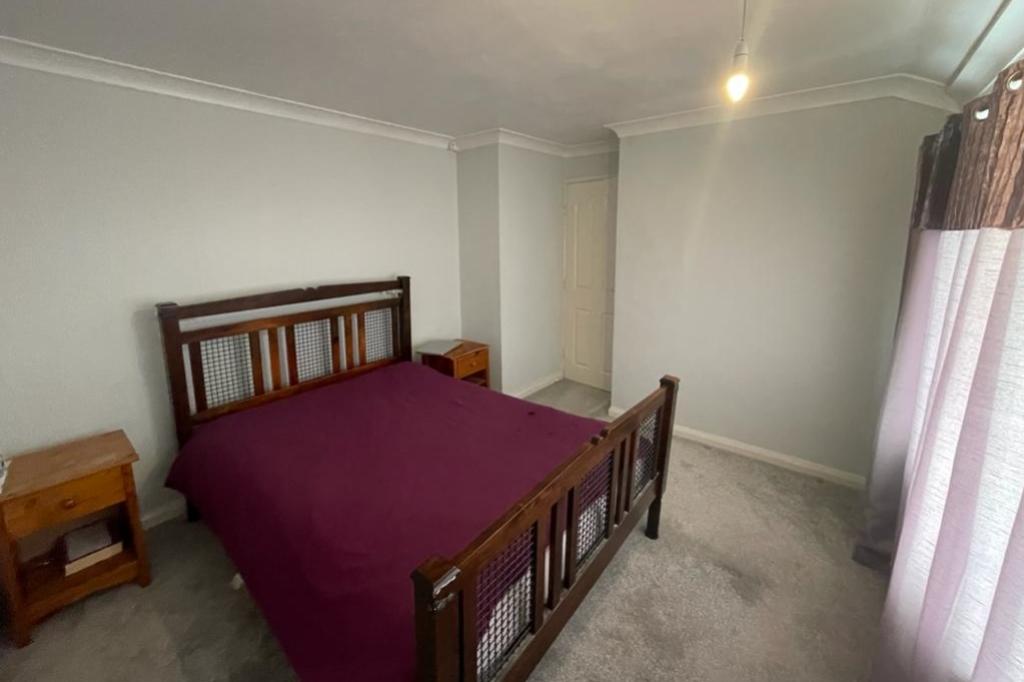 Bedroom 1 master (1)