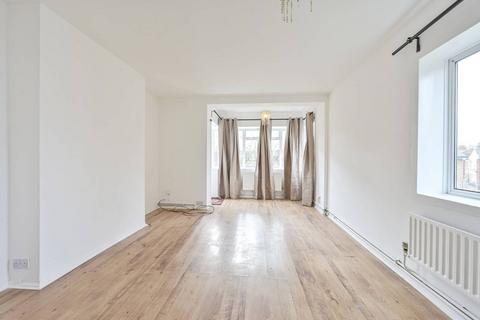 3 bedroom flat to rent, Moffat Court, Wimbledon, London, SW19