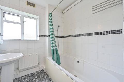 3 bedroom flat to rent, Moffat Court, Wimbledon, London, SW19