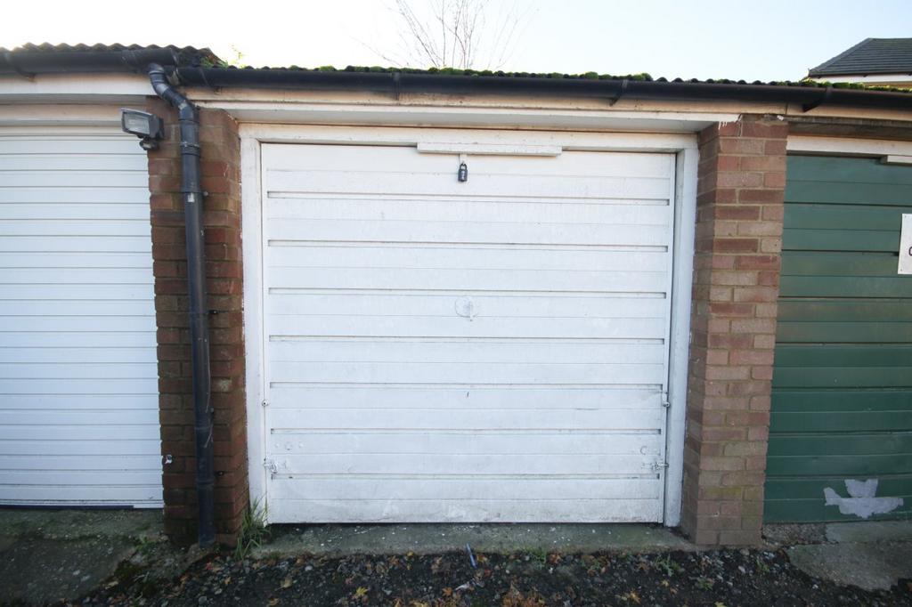 Garage To Let