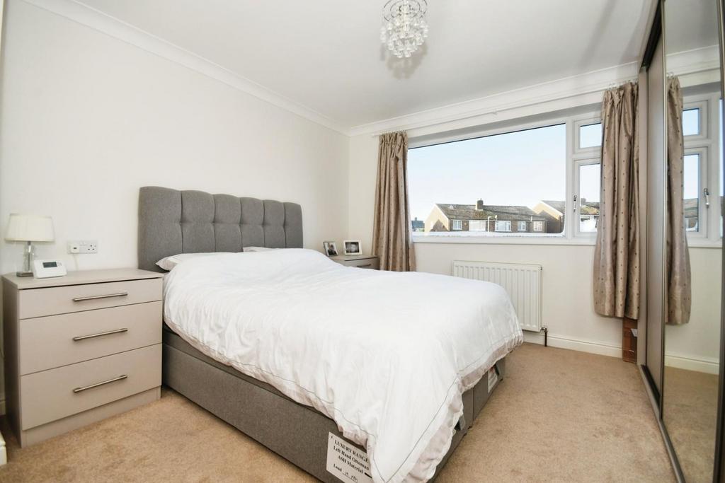 BEDROOM 1 02.jpg
