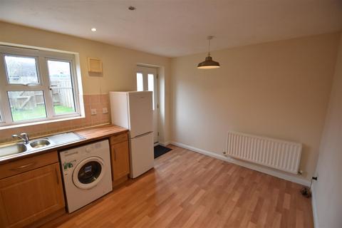 2 bedroom house to rent, The Chilterns, Stevenage SG1