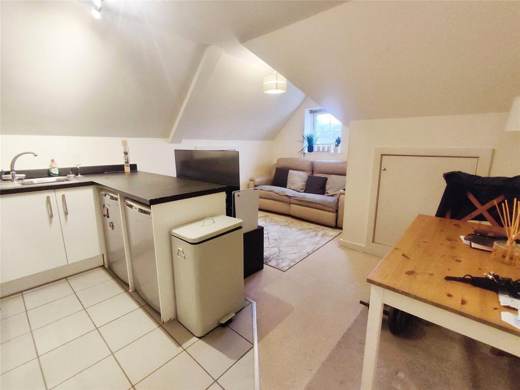 Kitchen/Lounge Area