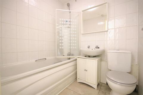 25 Penn Road, Datchet, Slough, SL3 9HS