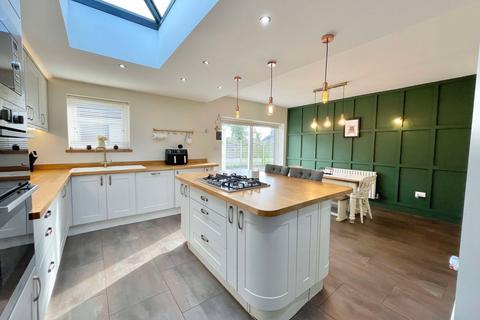 Holly Cottage Sower Carr Lane, Hambleton, Poulton-le-fylde, FY6 9DJ
