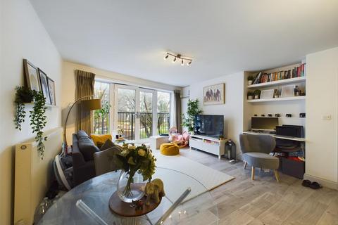 1 bedroom flat for sale, 23 Lion Green Road, Coulsdon CR5