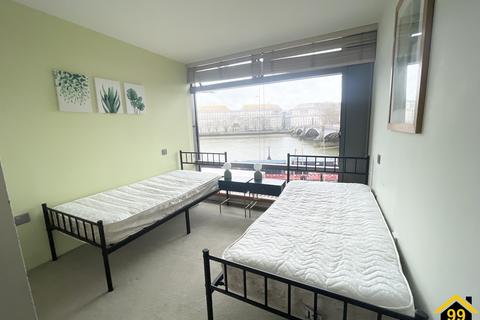 3 bedroom flat to rent, Parliament View Apartments, London, SE1