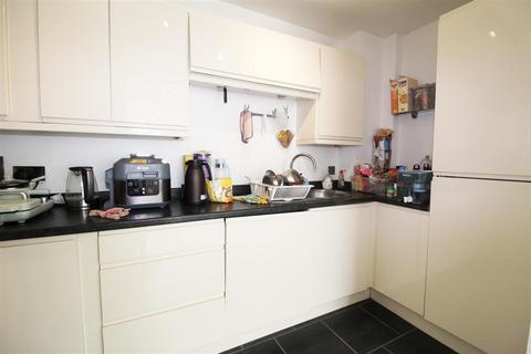 2 bedroom apartment for sale, Benhill Wood Road, Sutton