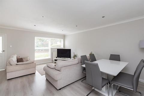 118 Coltstead, New Ash Green, Longfield, DA3 8LW