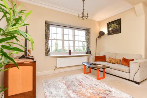 1 bedroom flat for sale, Goodwyns Place, Dorking, Surrey