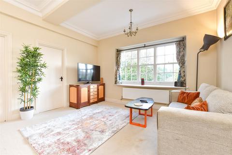 1 bedroom flat for sale, Goodwyns Place, Dorking, Surrey