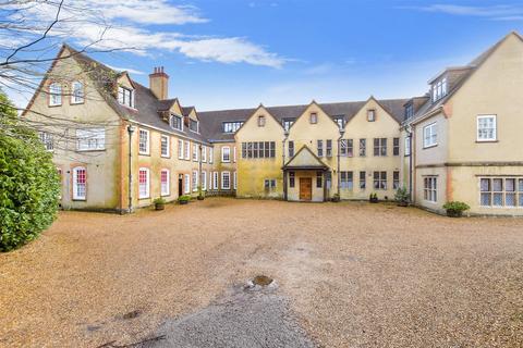 1 bedroom flat for sale, Goodwyns Place, Dorking RH4