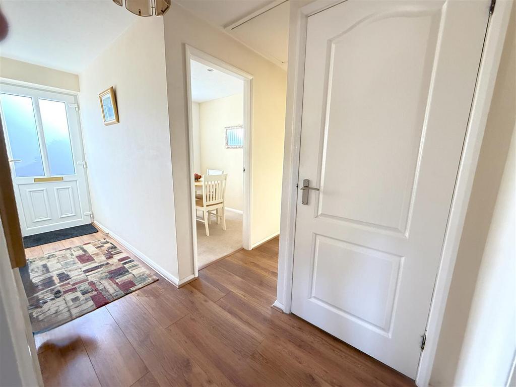 L shaped entrance hall