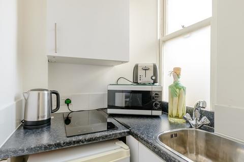Studio to rent, Hill Street, London, Greater London, W1J