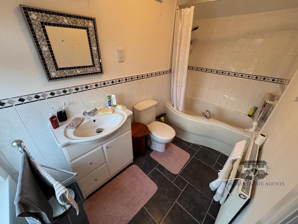 En-Suite Bathroom