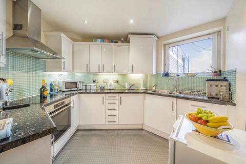 3 bedroom flat for sale, Upper Richmond Road, Putney