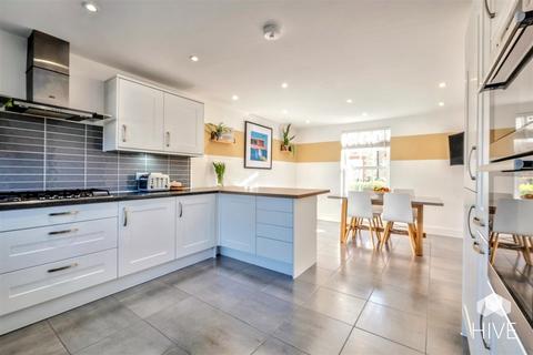 4 bedroom detached house for sale, Oldridge Road, Weymouth DT3