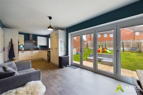 4 bedroom detached house for sale, Sampson Avenue, Uttoxeter ST14