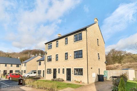 4 bedroom semi-detached house for sale, Hawkshead Road, Glossop, Derbyshire, SK13