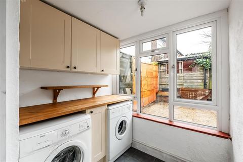 126 The Street, Ashtead, KT21 1AL