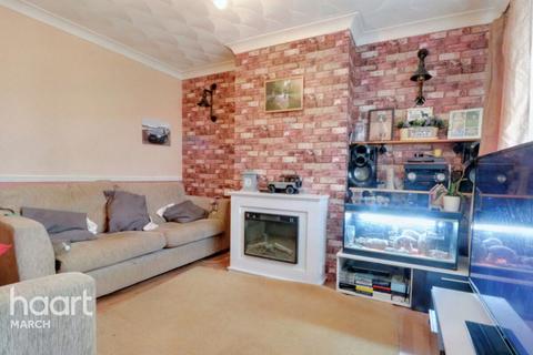 3 bedroom semi-detached house for sale, Heathcote Close, March