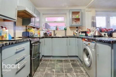 3 bedroom semi-detached house for sale, Heathcote Close, March