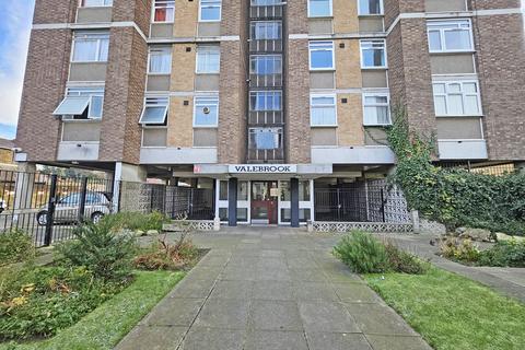 2 bedroom apartment for sale, Valebrook, Ilford, Essex, IG1