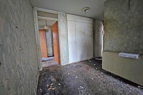 2 bedroom apartment for sale, Valebrook, Ilford, Essex, IG1