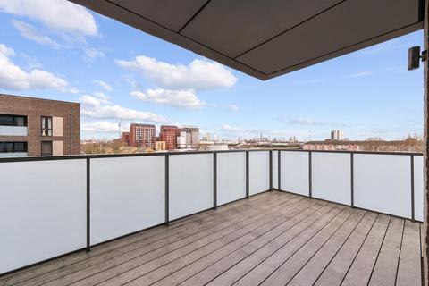 2 bedroom apartment for sale, Lighterman Point, London, E14