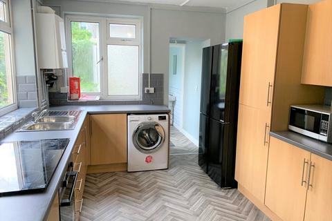 6 bedroom house to rent, Russell Street, City Centre,