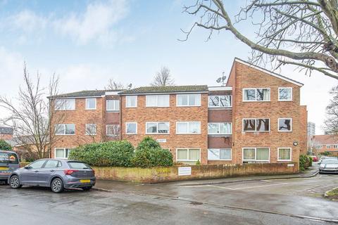 2 bedroom ground floor flat for sale, St Catherines Court, Rosefield Road, Staines-upon-Thames, TW18