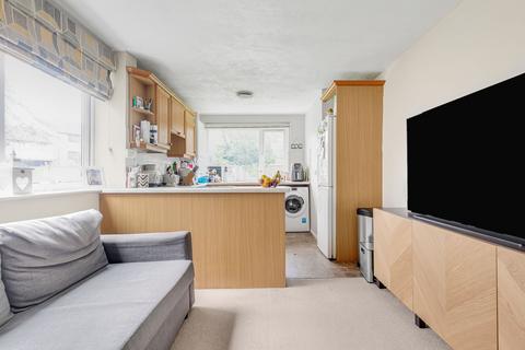 2 bedroom ground floor flat for sale, St Catherines Court, Rosefield Road, Staines-upon-Thames, TW18