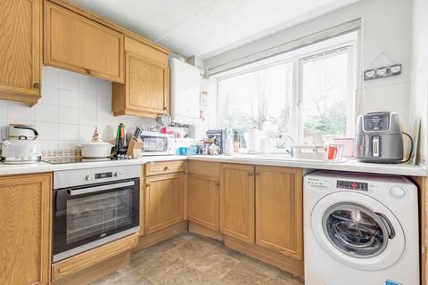 2 bedroom ground floor flat for sale, St Catherines Court, Rosefield Road, Staines-upon-Thames, TW18