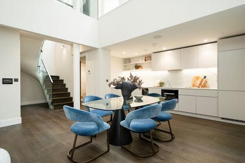 2 bedroom flat for sale, Dyer's Buildings, London EC1N