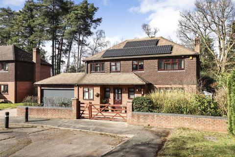 4 bedroom house for sale, Youlden Drive, Surrey GU15