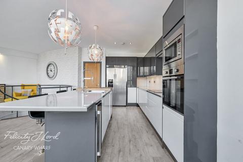 3 bedroom flat for sale, Lumina Building, London, E14