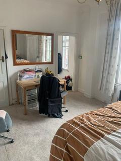 Studio to rent, London W1W