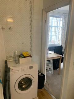 Studio to rent, London W1W