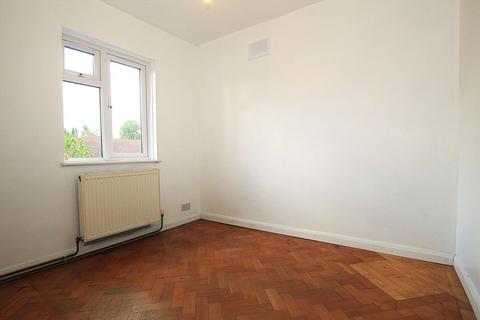 2 bedroom flat for sale, Carville Crescent, Brentford TW8