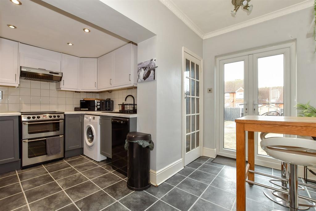 Kitchen/ Breakfast Room