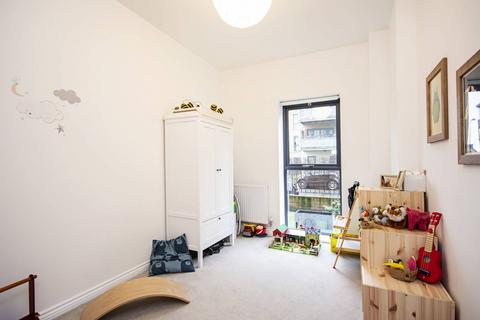 3 bedroom flat for sale, Woodmill Road, Hackney, London, E5