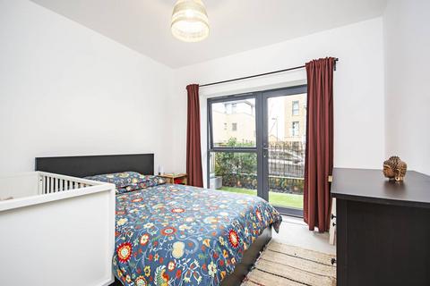 3 bedroom flat for sale, Woodmill Road, Hackney, London, E5