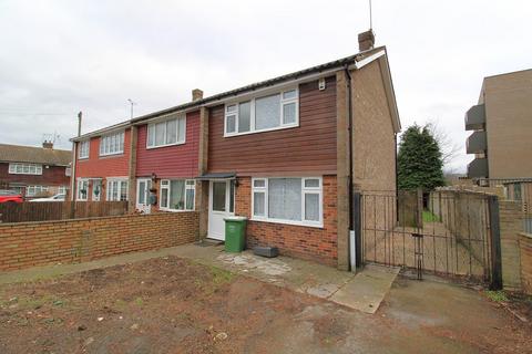 3 bedroom end of terrace house to rent, Guild Road, Erith