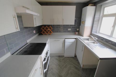 3 bedroom end of terrace house to rent, Guild Road, Erith