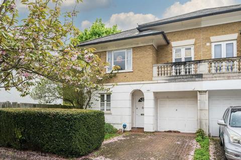 36 Fitzroy Crescent, London, W4 3EL